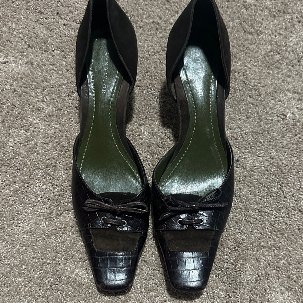 Ann Taylor Black Croc-Embossed Flats